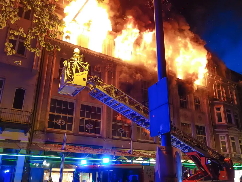 Kaufhaus in Bremen in Vollbrand