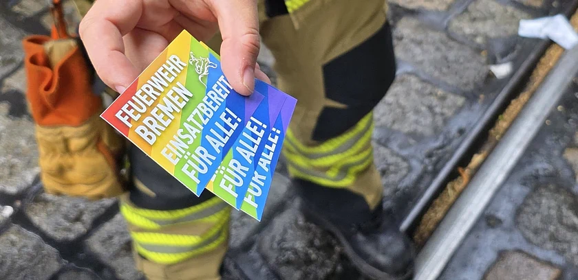 Aufkleber mit der Aufschrift Feuerwehr Bremen - Einsatzbereit für alle!