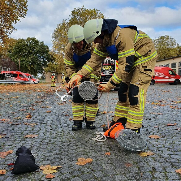 Feuerwehr-Ausbildung am Saugkorb