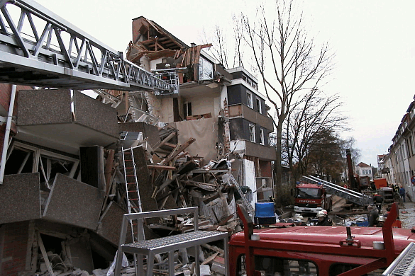 Einsatz nach der Gasexplosion im Geschwornenweg. Foto: Iden/Feuerwehr