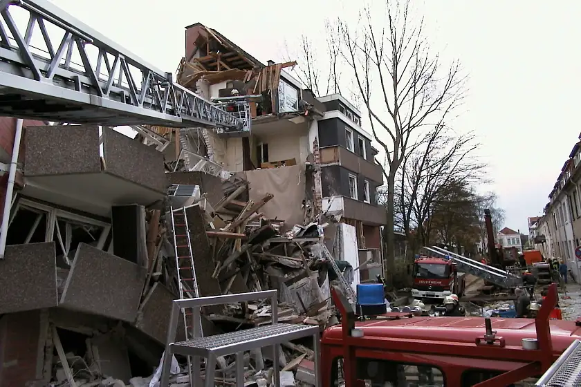 Einsatz nach der Gasexplosion im Geschwornenweg. Foto: Iden/Feuerwehr