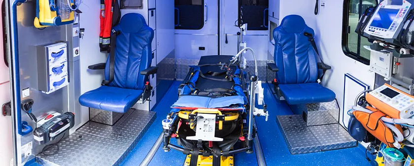 Innenansicht eines Rettungswagens