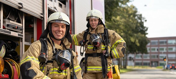 Feuerwehrmann und Feuerwehrfrau - Feuerwehr Bremen