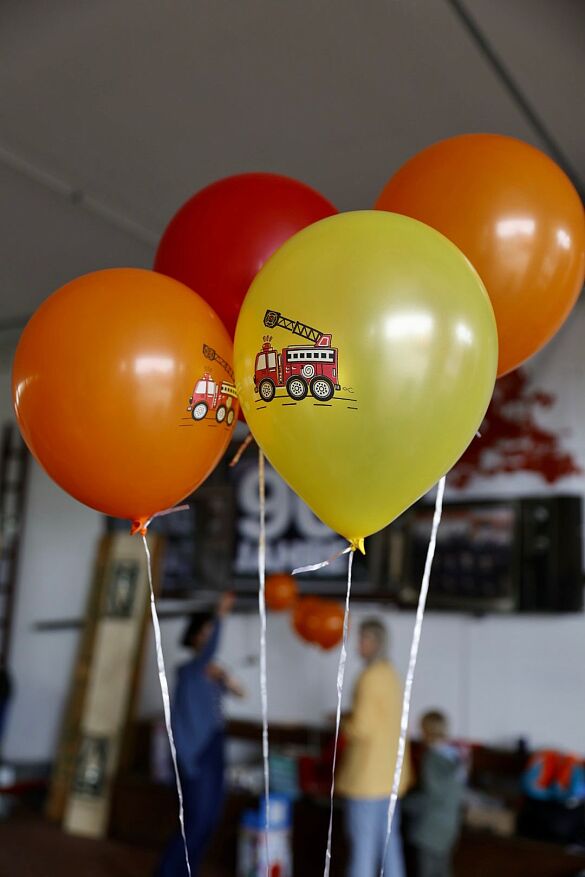 Luftballons mit Feuerwehrsymbolen
